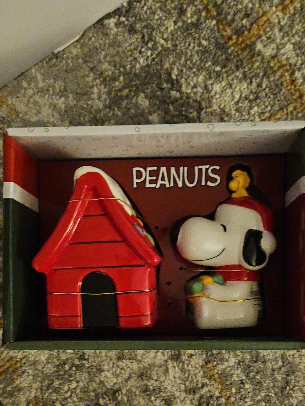 Peanuts Snoopy Salt & Pepper Shakers Holiday Christmas Edt - Picture 3 of 8